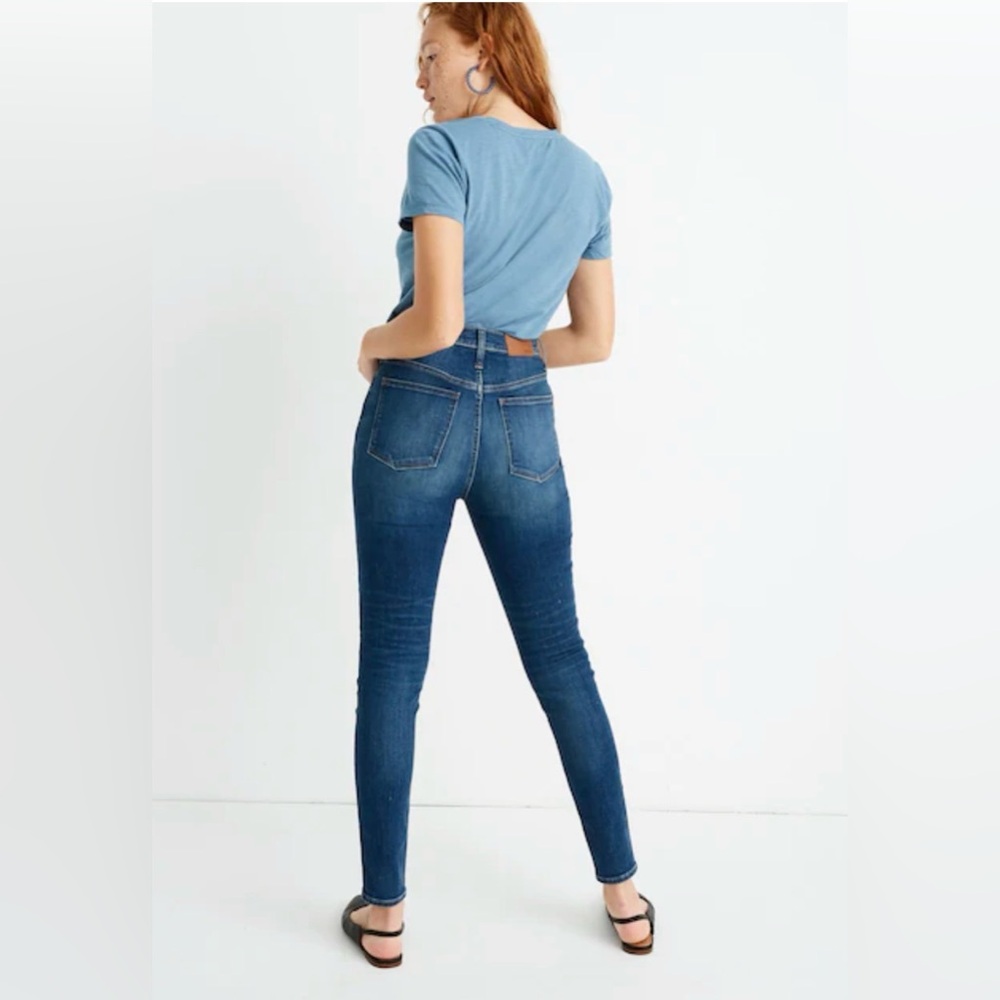 Madewell 10” High Rise Skinny Crop - Picture 2 of 16